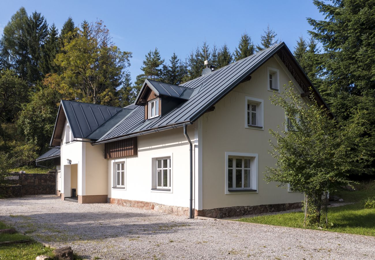 Villa in Mladé Buky -  Mlade Buky KJH348