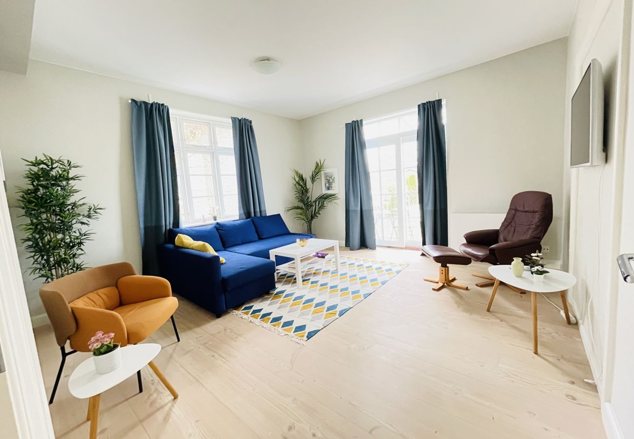 Rent by room in Aalborg - aday - Modern Living - Yang room