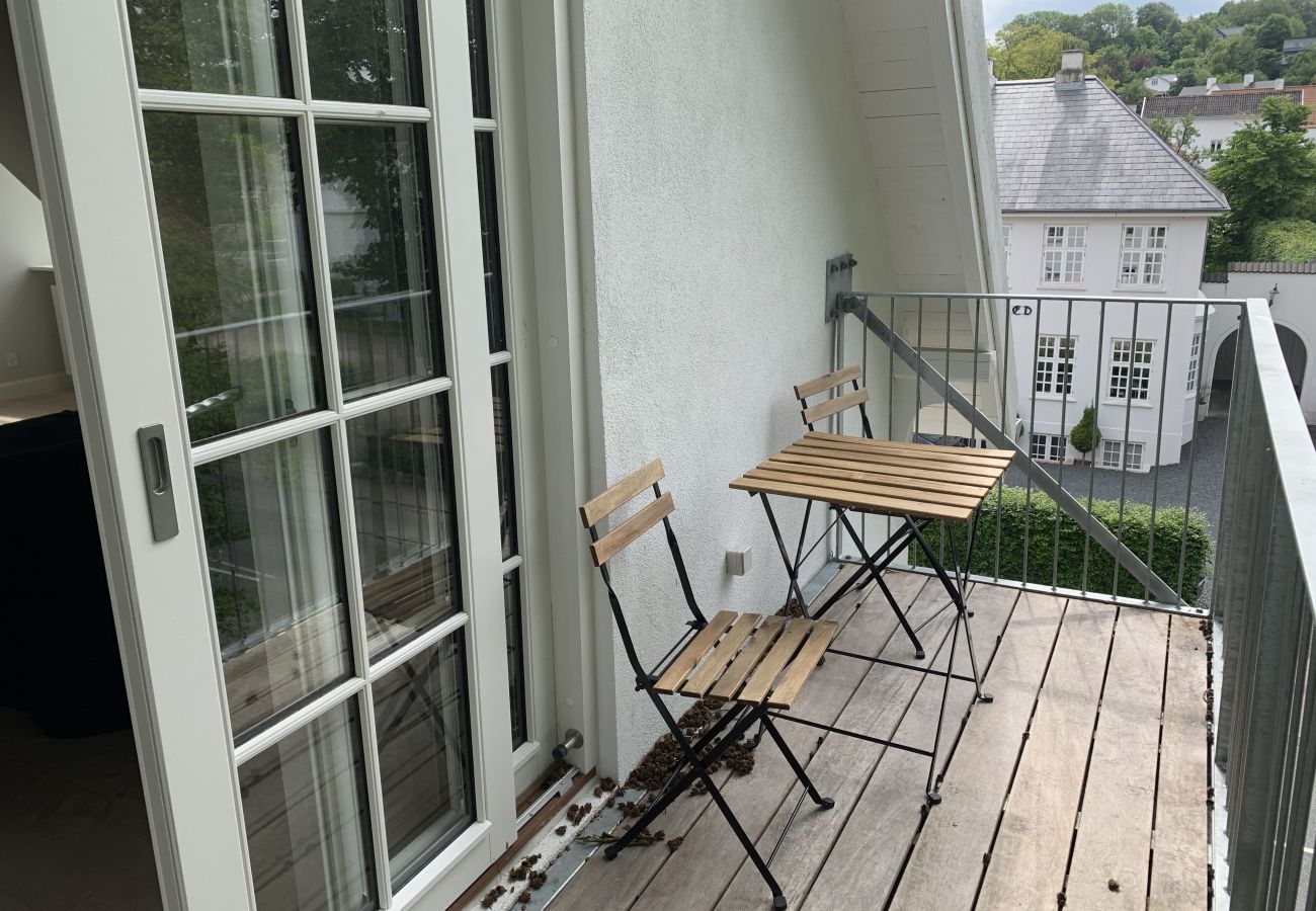 Rent by room in Aalborg - aday - Modern Living - Balcony Room