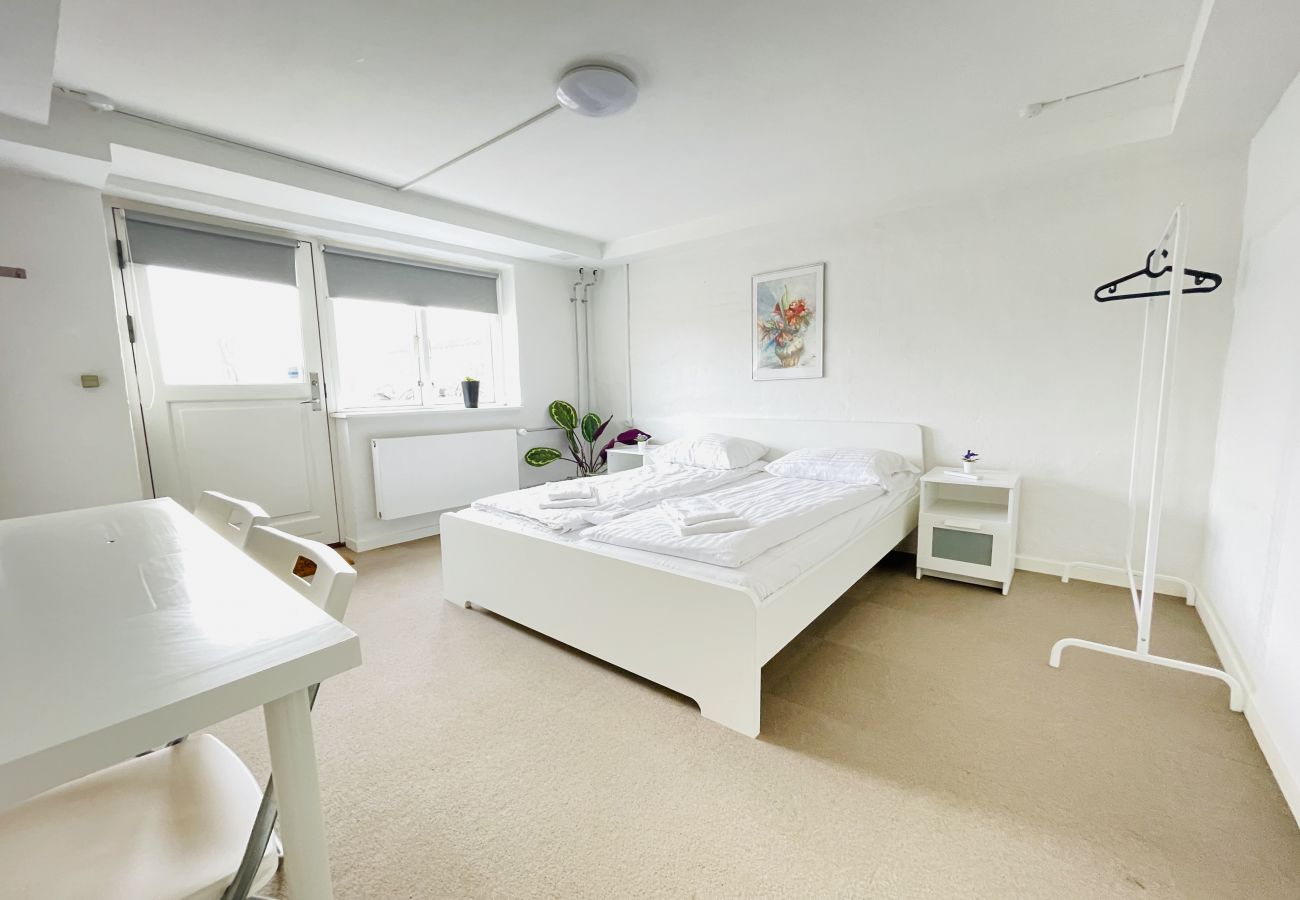 Rent by room in Aalborg - aday - Villa Firenze - Garden and Terrace Room