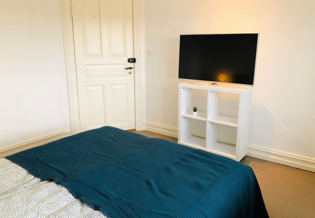 Rent by room in Aalborg - aday - Villa Firenze - Bright Room