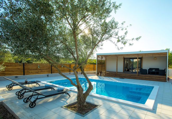 House in Donje Raštane - Poolincluded - Holiday Home Relax