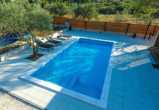 House in Donje Raštane - Poolincluded - Holiday Home Relax