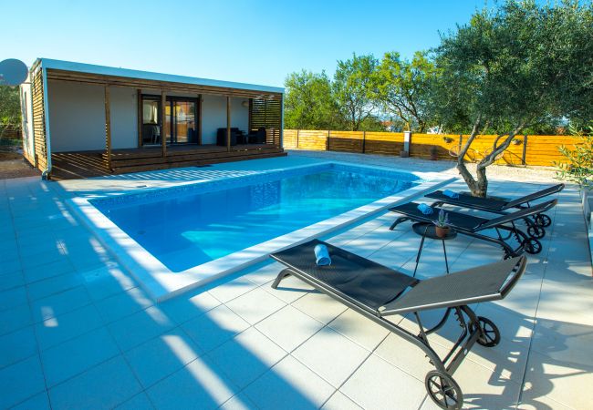 House in Donje Raštane - Poolincluded - Holiday Home Relax