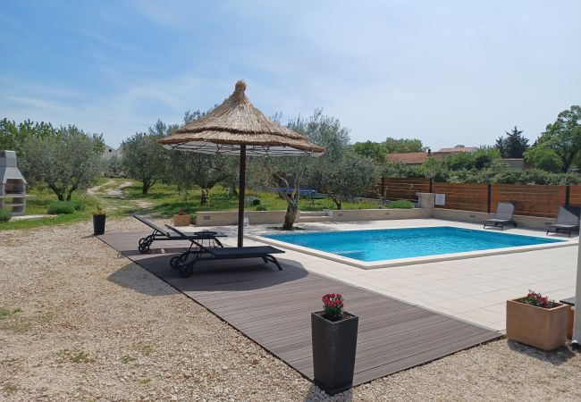 House in Donje Raštane - Poolincluded - Holiday Home Relax