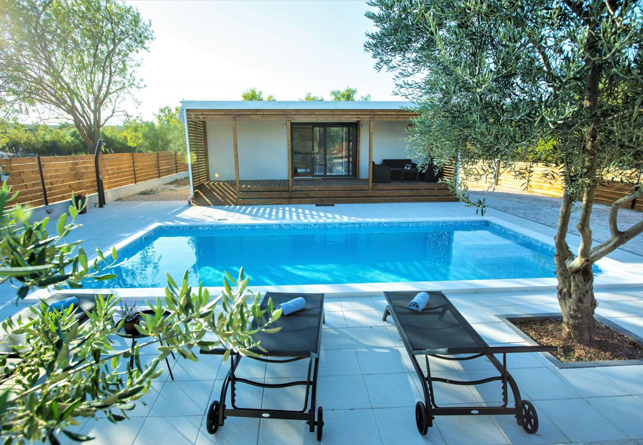 House in Donje Raštane - Poolincluded - Holiday Home Relax