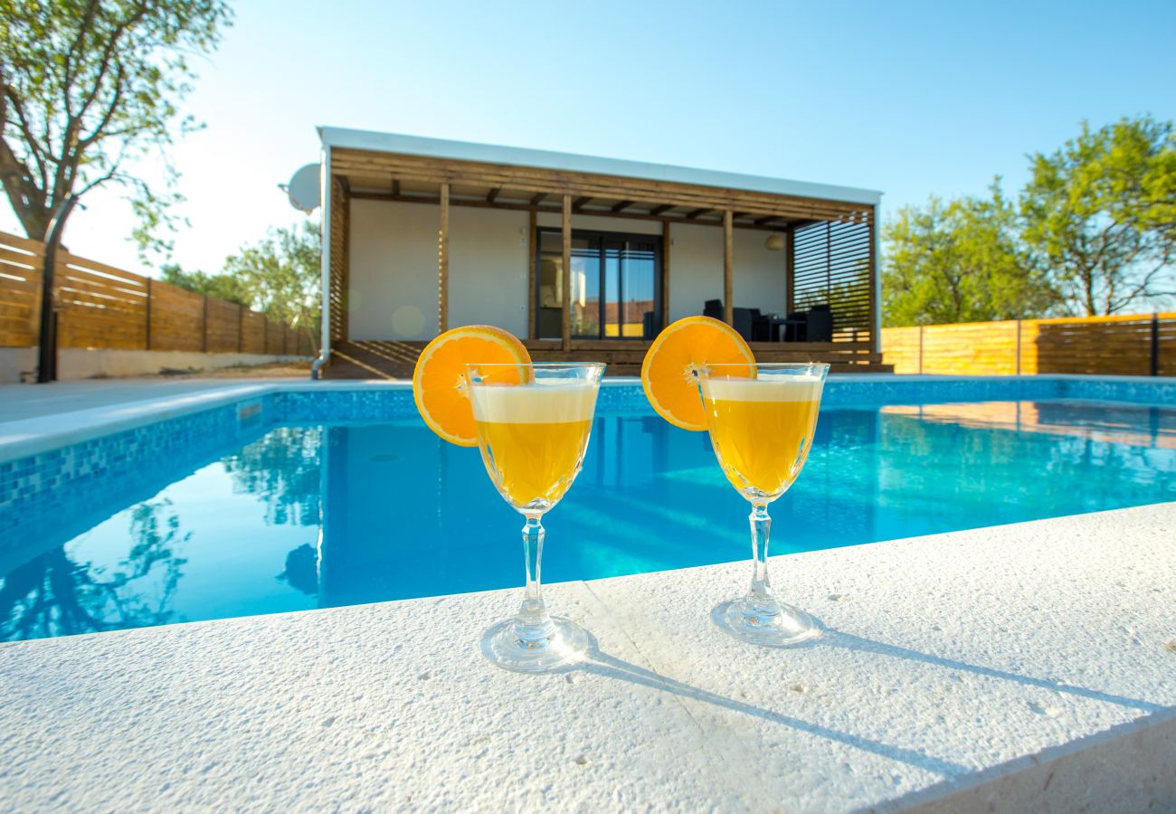 House in Donje Raštane - Poolincluded - Holiday Home Relax