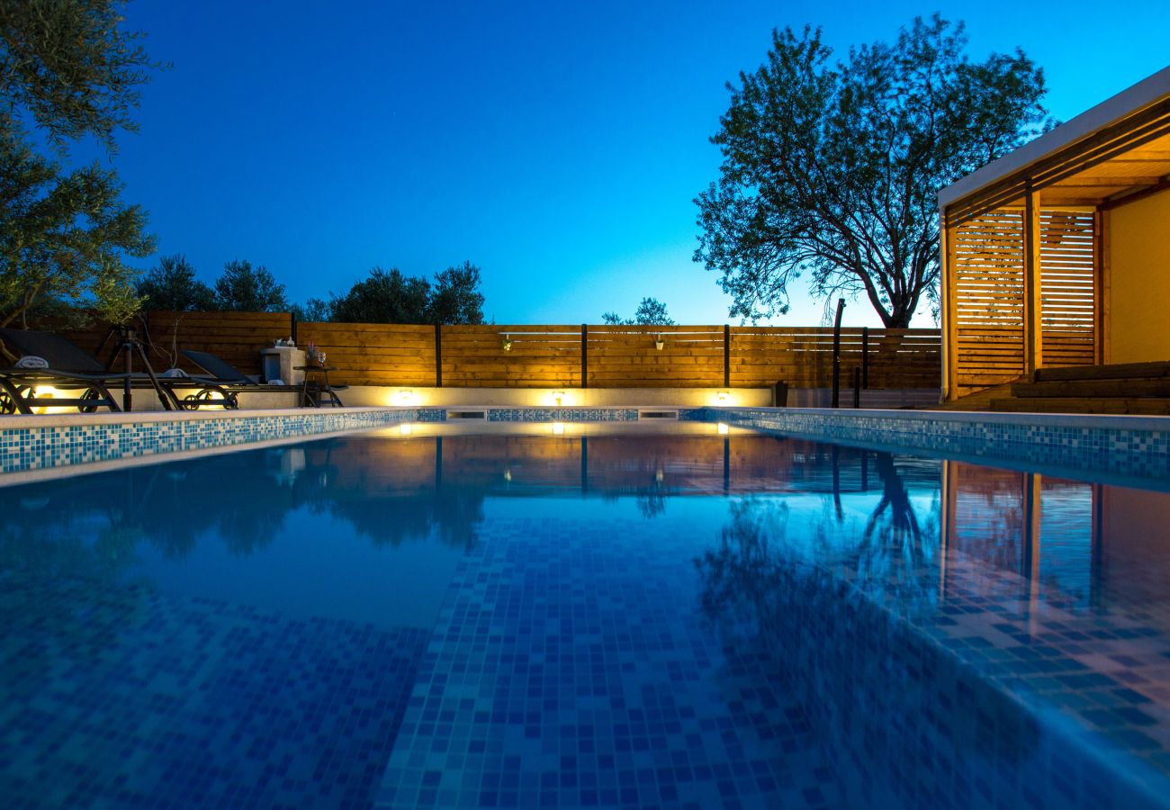 House in Donje Raštane - Poolincluded - Holiday Home Relax