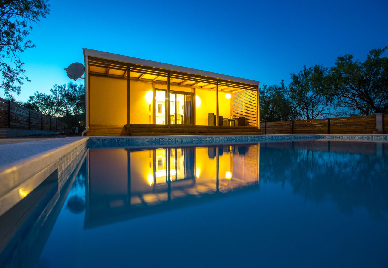 House in Donje Raštane - Poolincluded - Holiday Home Relax