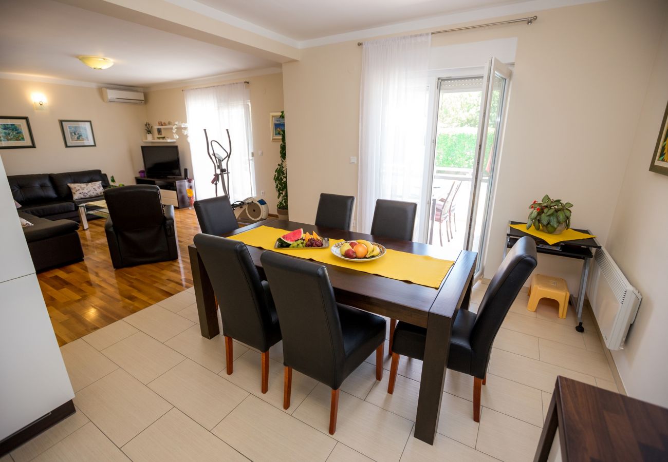 Apartment in Zadar - Poolincluded - Apartment with private pool ViGo