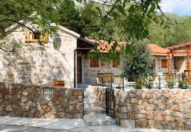 in Starigrad - Poolincluded- Stone House Marasovic