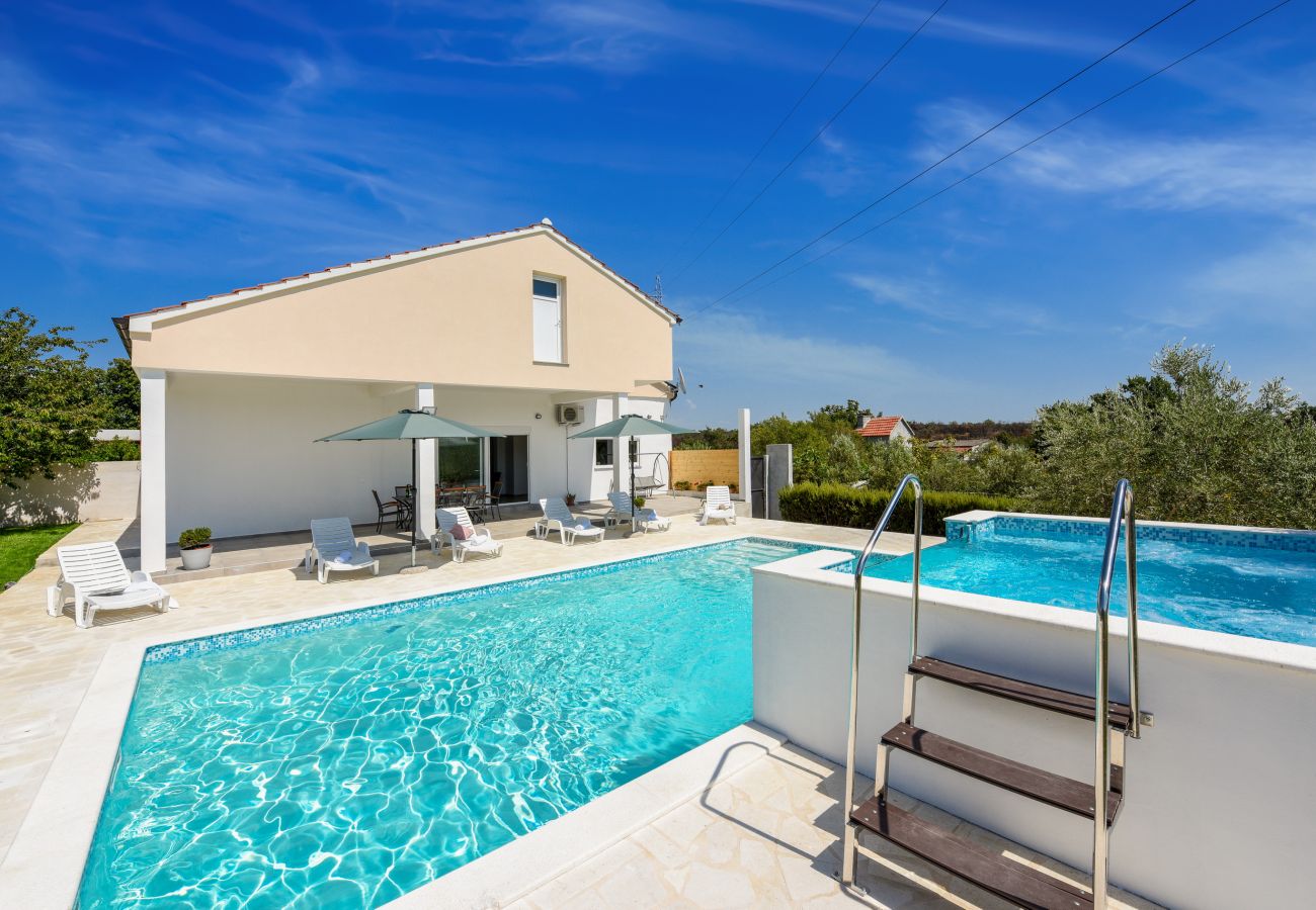 House in Galovac - Poolincluded - Holiday Home Anima