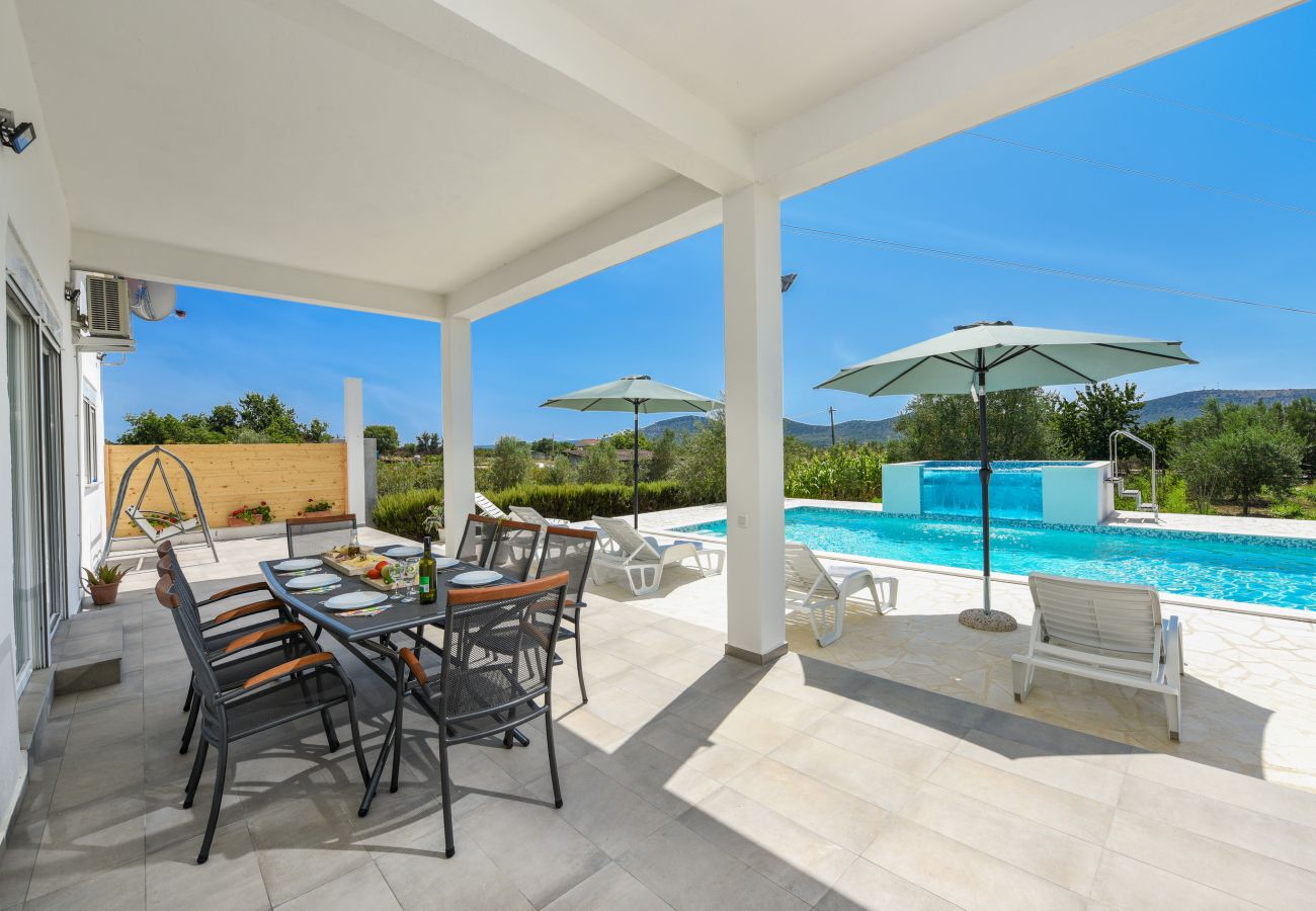 House in Galovac - Poolincluded - Holiday Home Anima