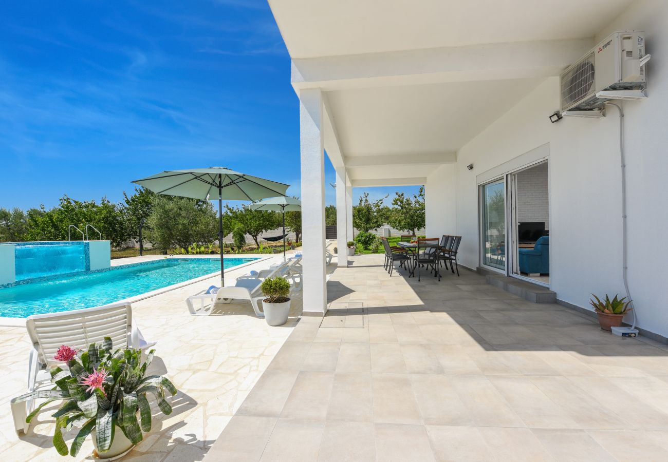 House in Galovac - Poolincluded - Holiday Home Anima
