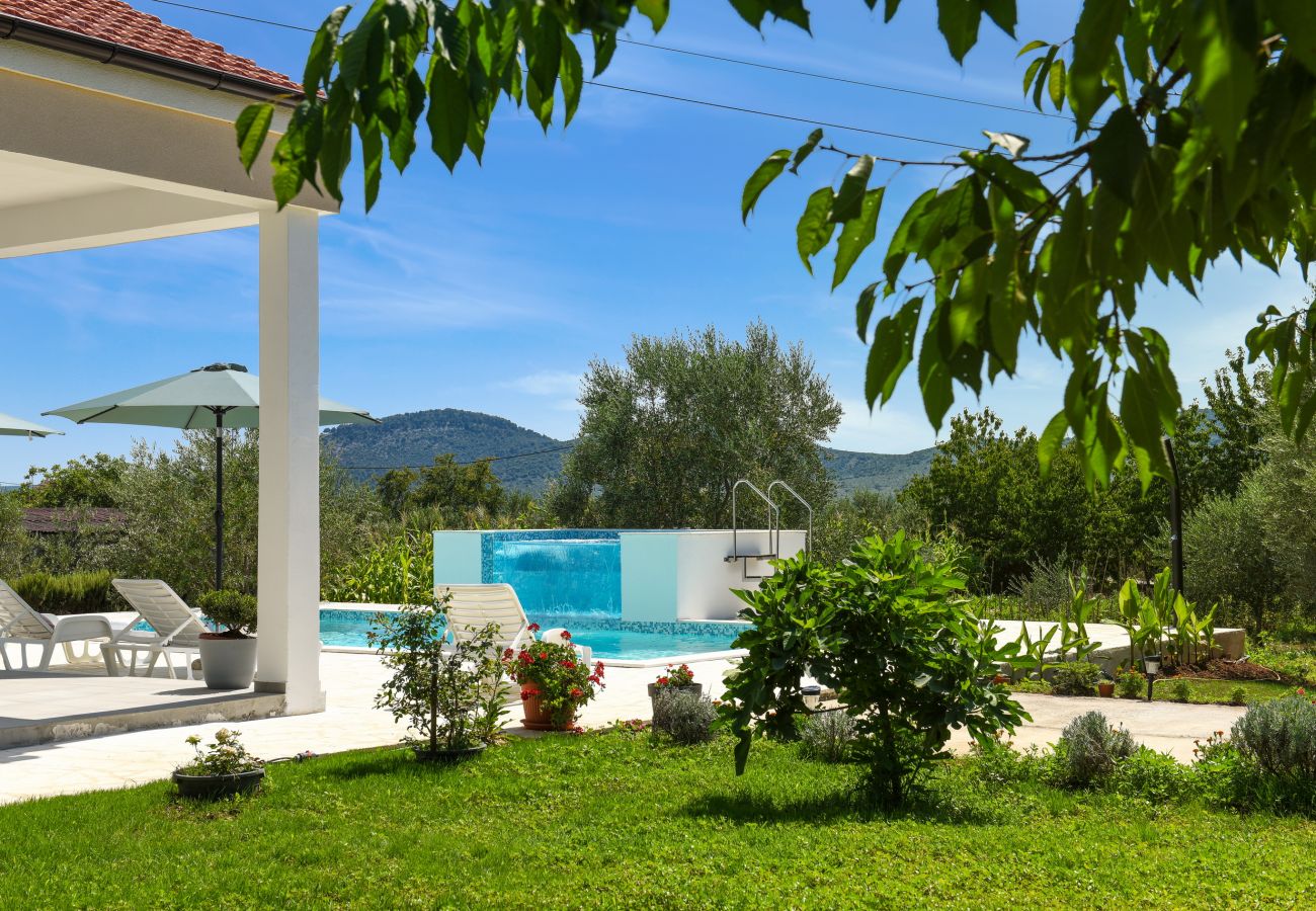 House in Galovac - Poolincluded - Holiday Home Anima