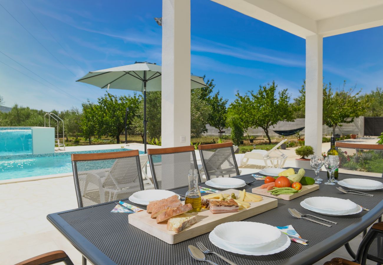 House in Galovac - Poolincluded - Holiday Home Anima