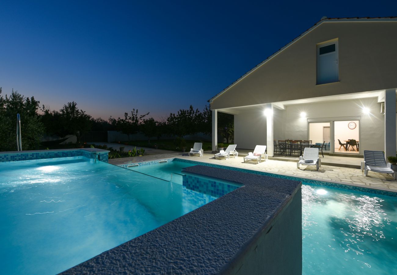 House in Galovac - Poolincluded - Holiday Home Anima
