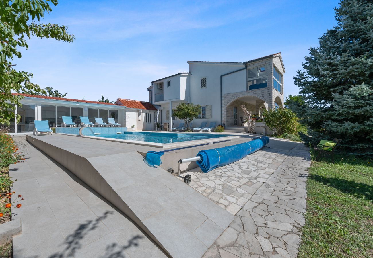 Villa in Neoric - Poolincluded - Spa & Sport Villa Neoric