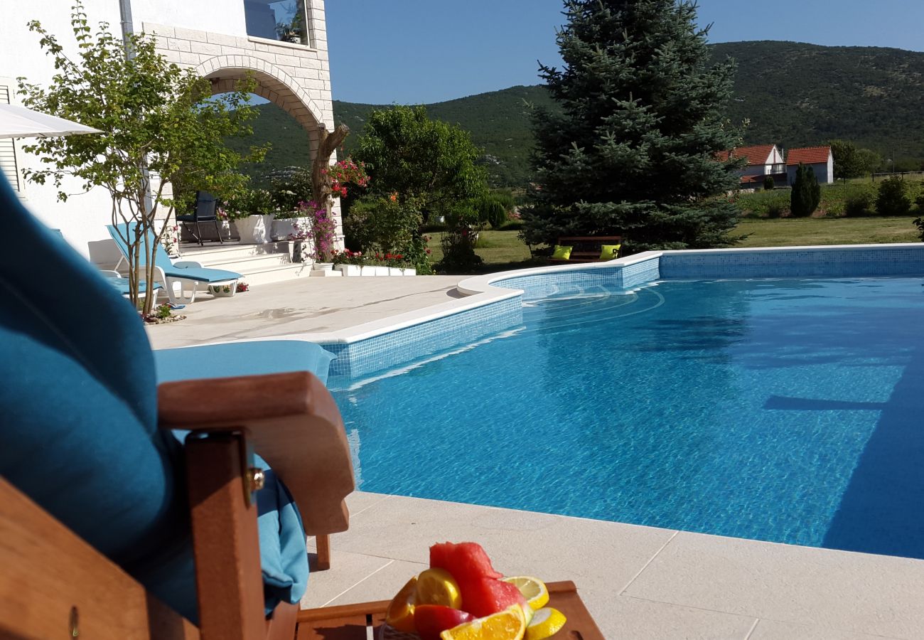 Villa in Neoric - Poolincluded - Spa & Sport Villa Neoric