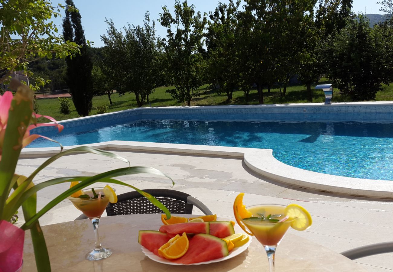 Villa in Neoric - Poolincluded - Spa & Sport Villa Neoric