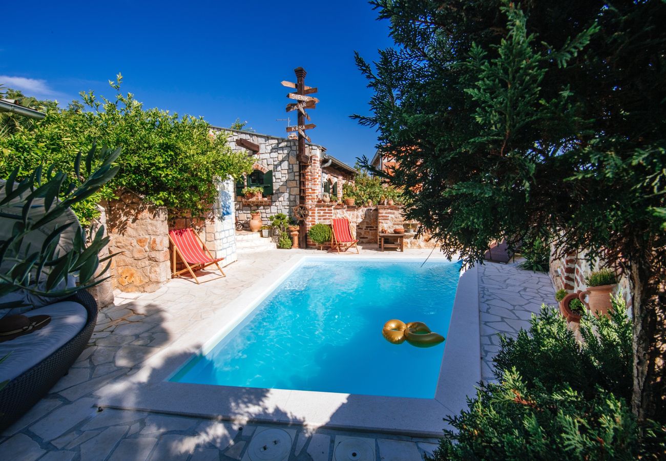 House in Maslenica - Poolicluded - Holiday House Halic
