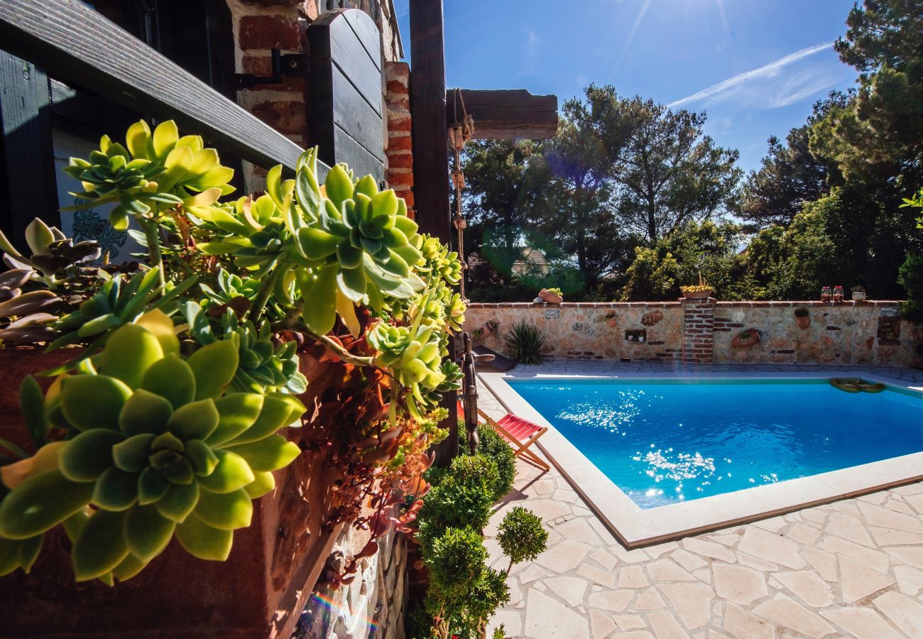 House in Maslenica - Poolicluded - Holiday House Halic