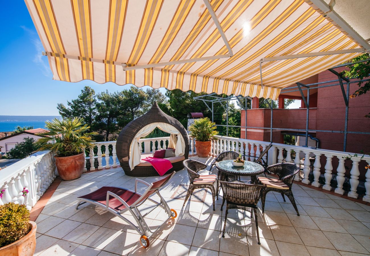 House in Maslenica - Poolicluded - Holiday House Halic