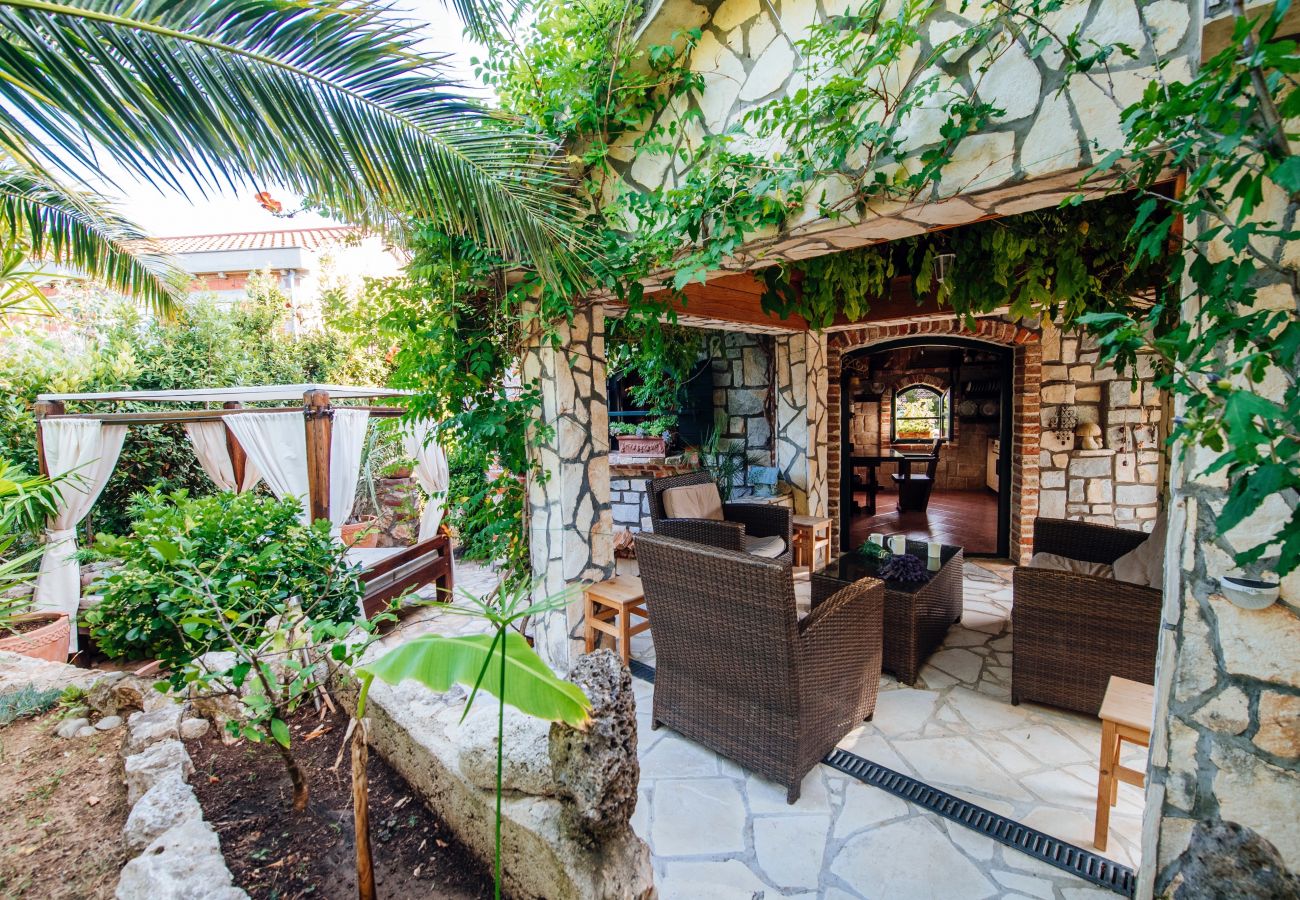 House in Maslenica - Poolicluded - Holiday House Halic