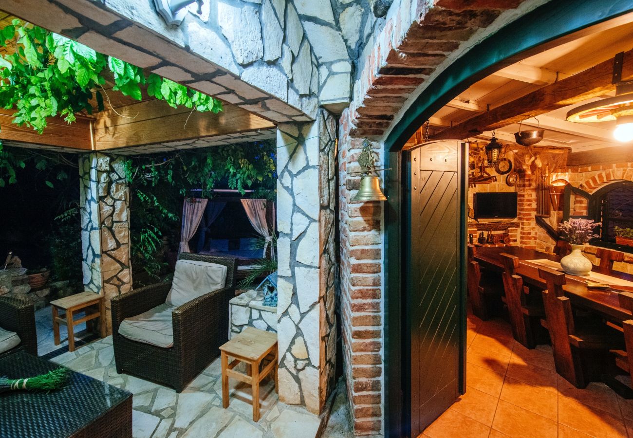 House in Maslenica - Poolicluded - Holiday House Halic