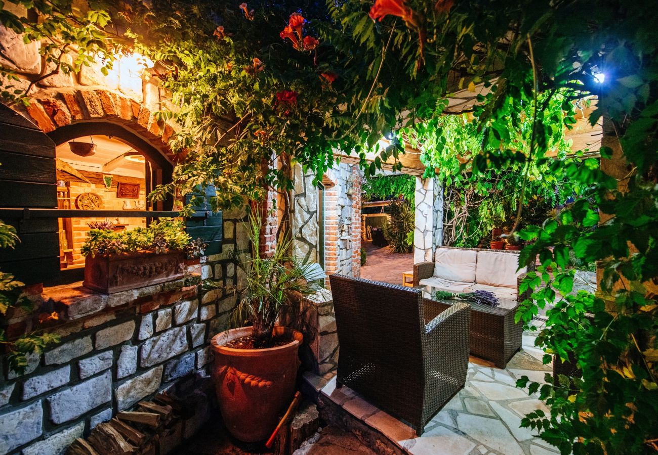 House in Maslenica - Poolicluded - Holiday House Halic