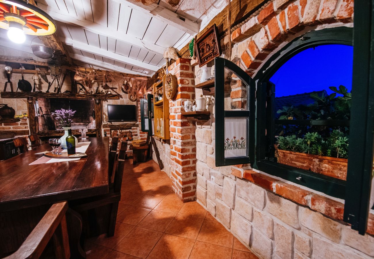 House in Maslenica - Poolicluded - Holiday House Halic