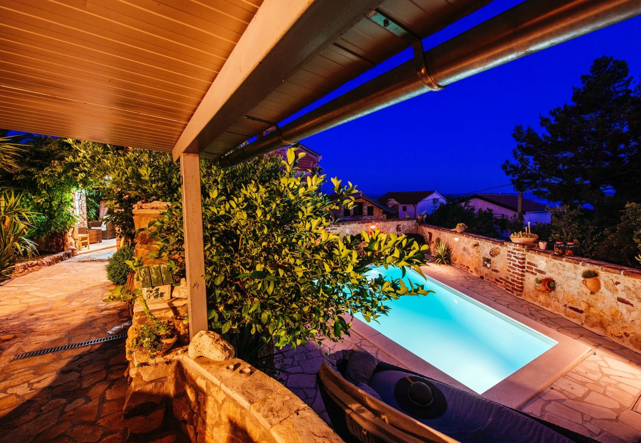 House in Maslenica - Poolicluded - Holiday House Halic
