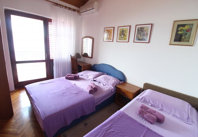 Apartment in Starigrad - Beachfront apartment Stipe Apartment in Starigrad - Beachfront apartment Stipe