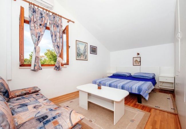 Apartment in Starigrad - Beachfront apartment Stipe Apartment in Starigrad - Beachfront apartment Stipe