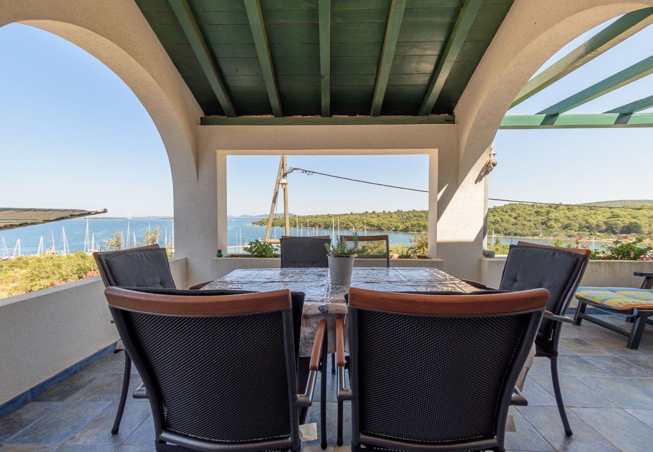 House in Veli Rat - Vacation house Mirta