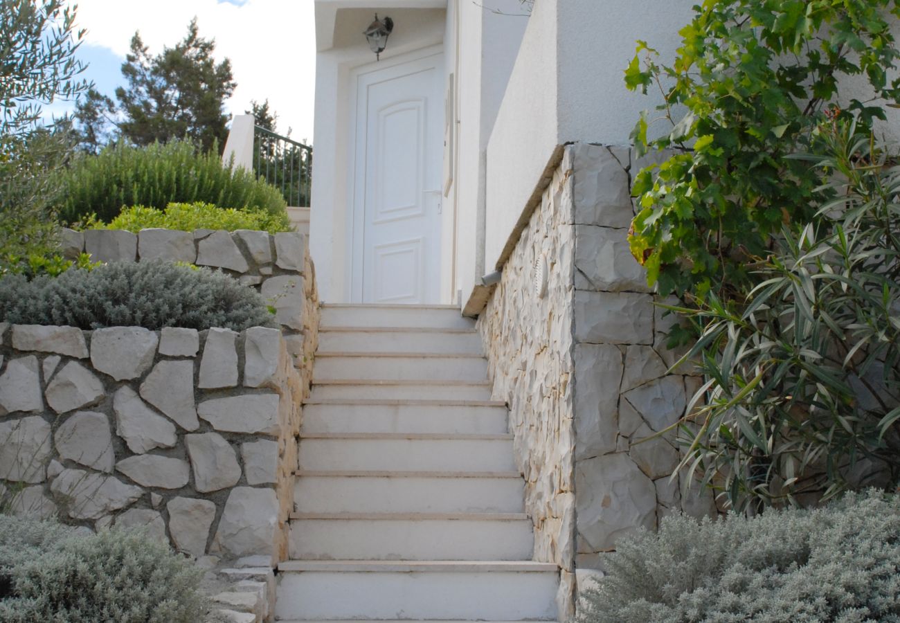 House in Veli Rat - Vacation house Mirta