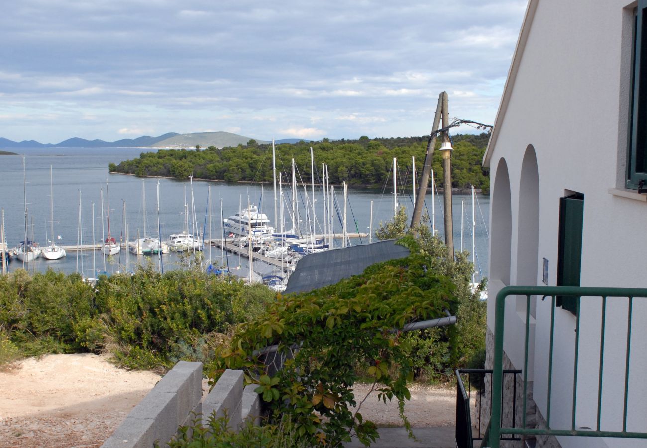 House in Veli Rat - Vacation house Mirta