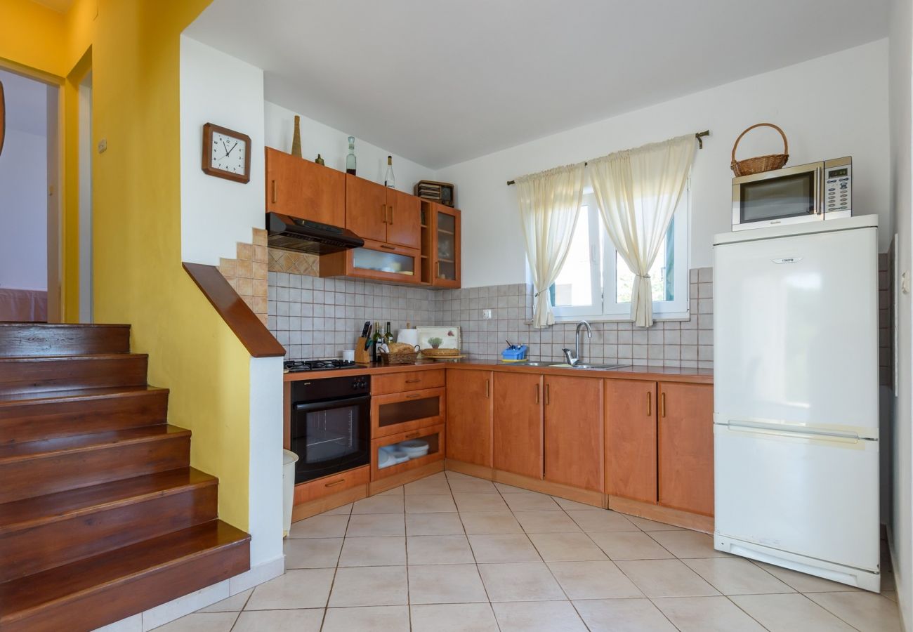 House in Veli Rat - Vacation house Mirta