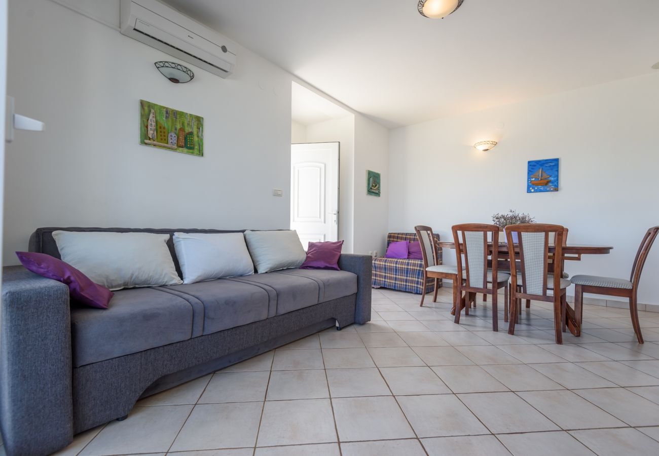 House in Veli Rat - Vacation house Mirta