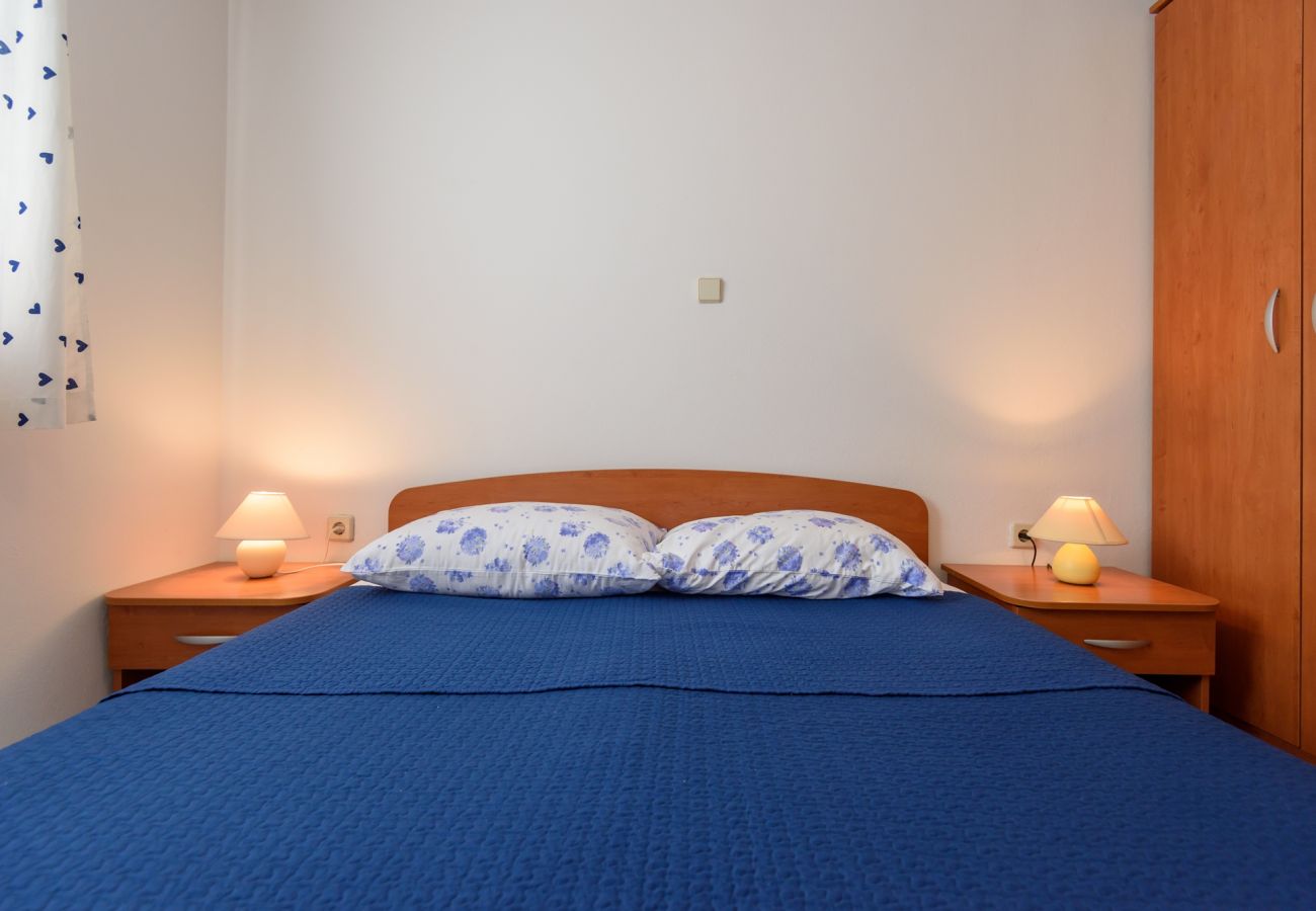 House in Veli Rat - Vacation house Mirta