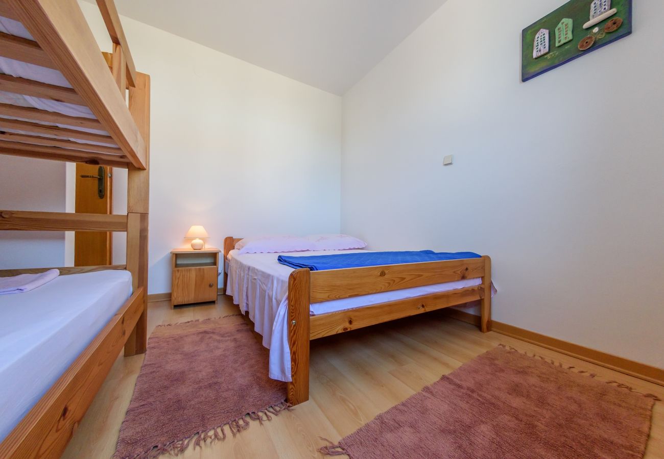 House in Veli Rat - Vacation house Mirta