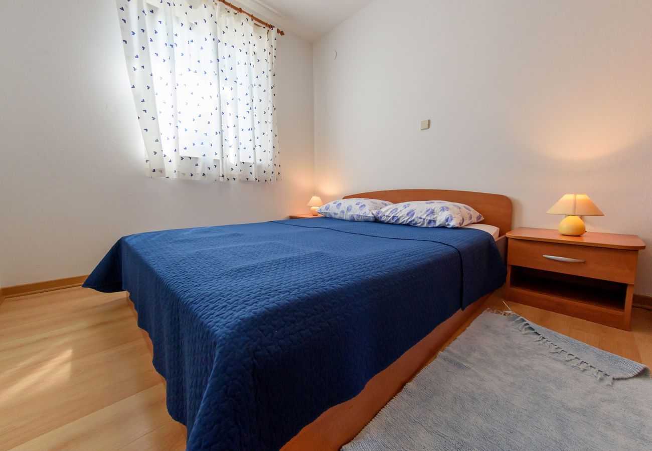 House in Veli Rat - Vacation house Mirta