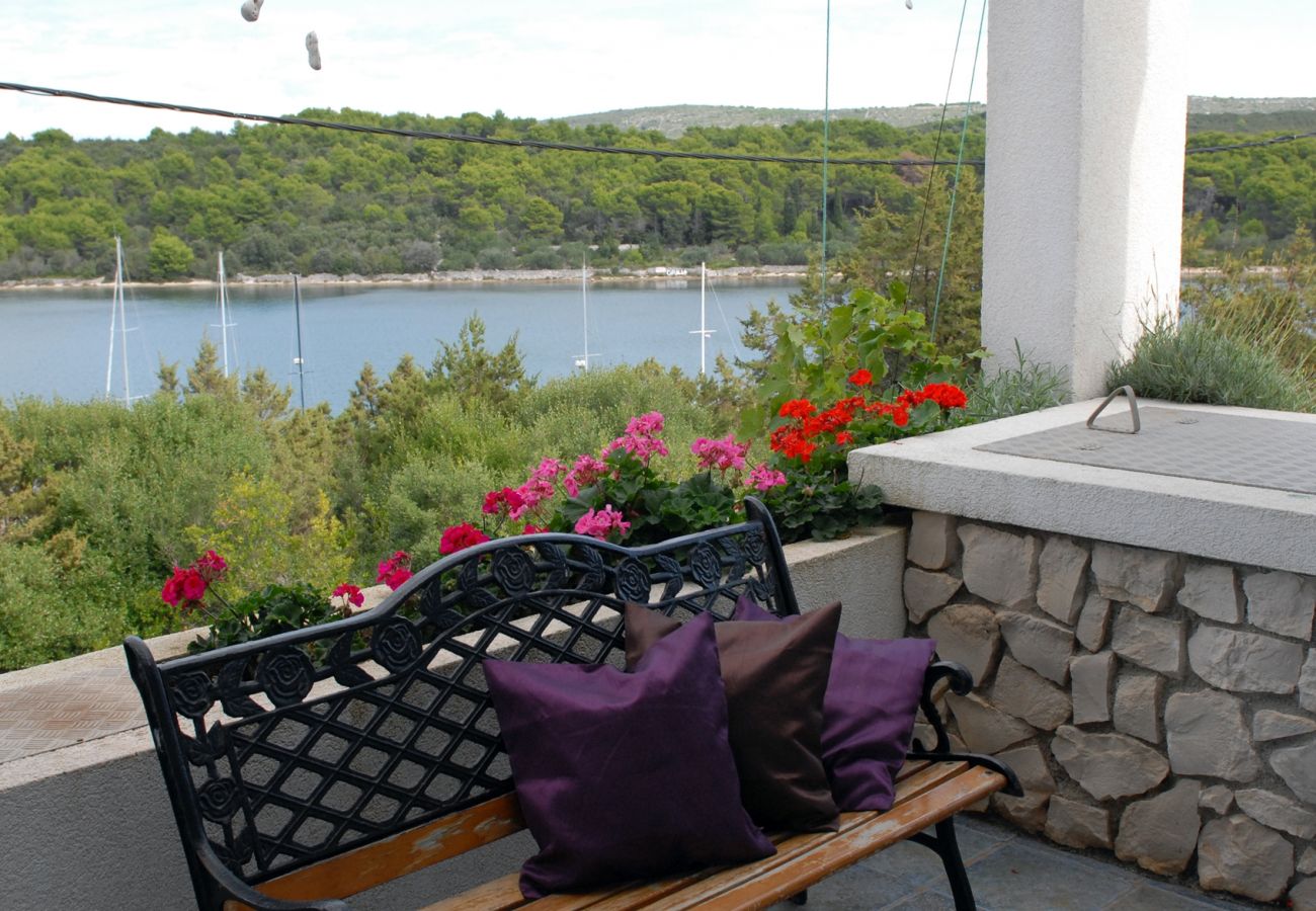 House in Veli Rat - Vacation house Mirta