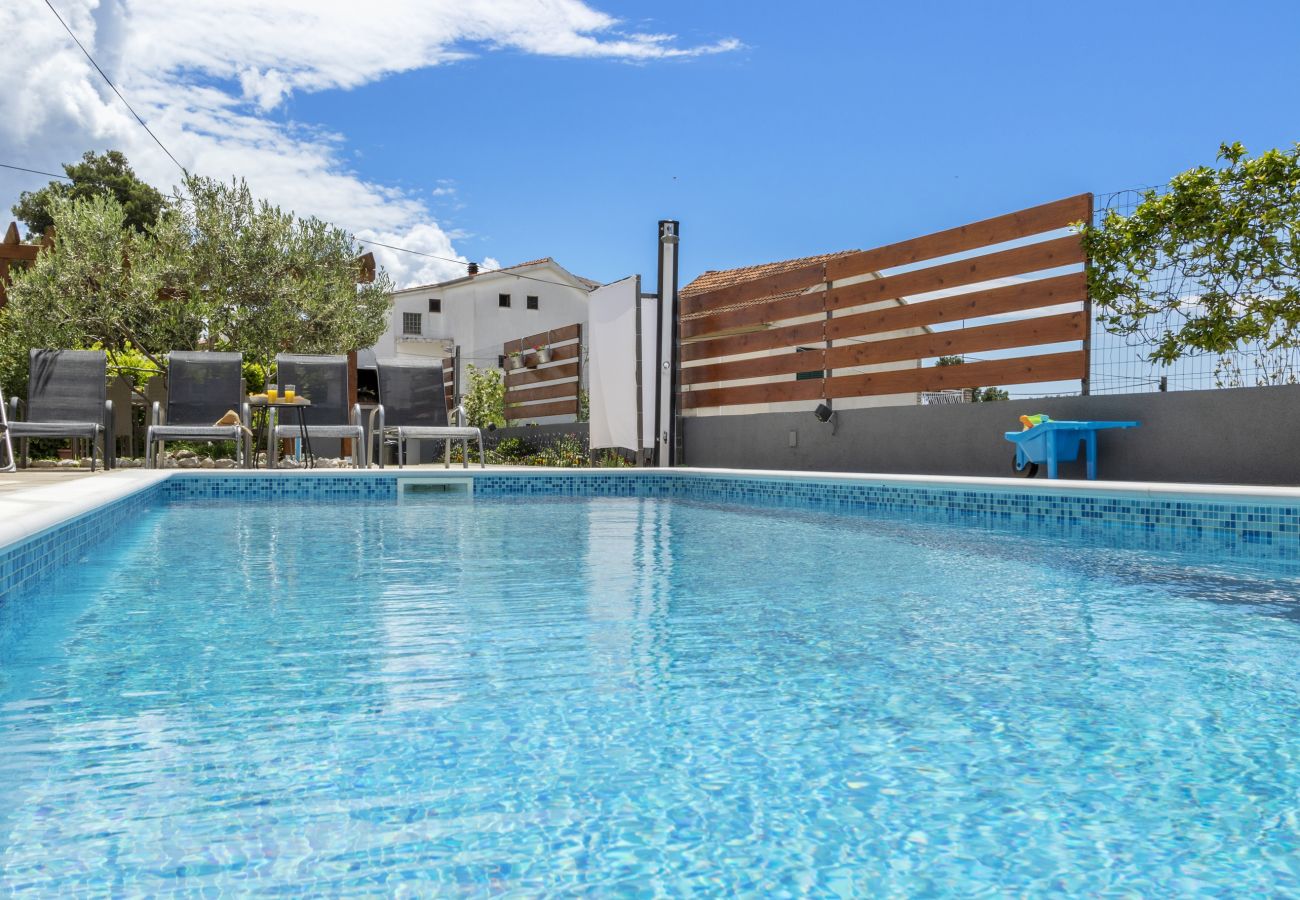 Apartment in Šibenik - Poolincluded - Apartment Cvita