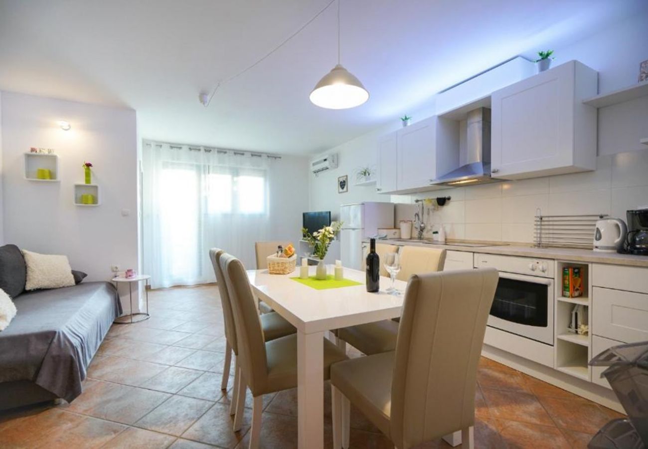 Apartment in Šibenik - Poolincluded - Apartment Cvita