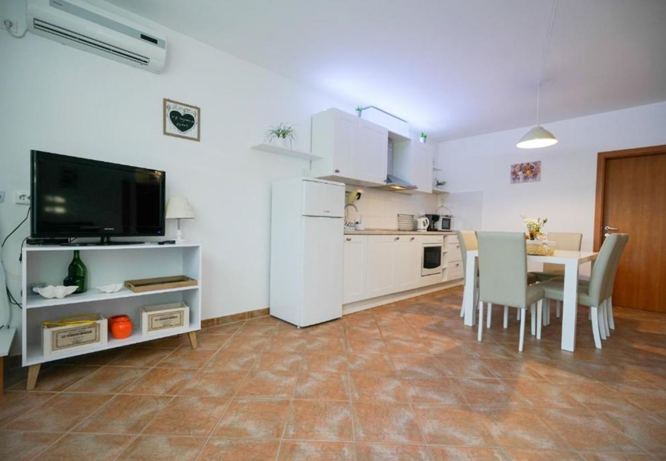 Apartment in Šibenik - Poolincluded - Apartment Cvita