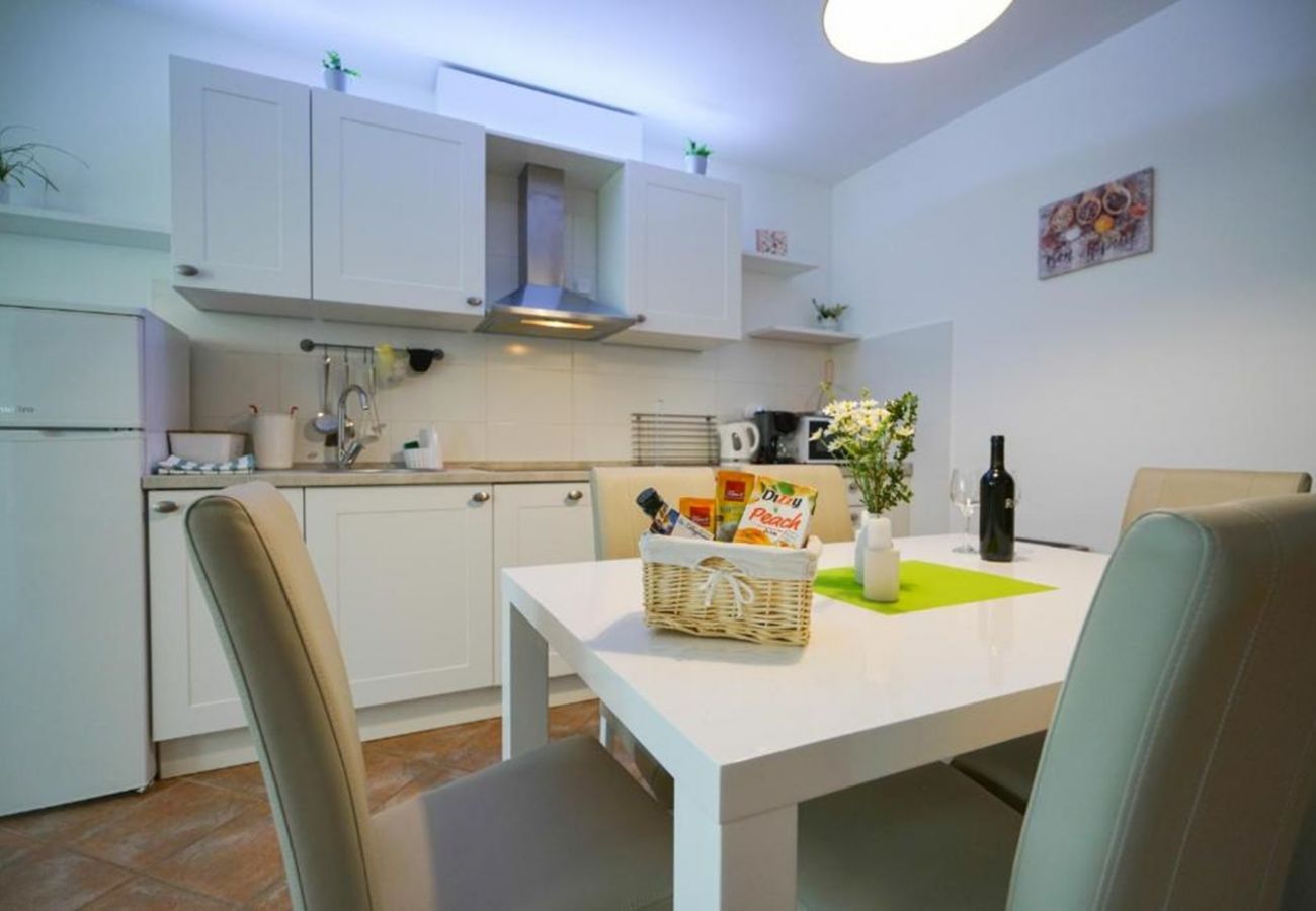 Apartment in Šibenik - Poolincluded - Apartment Cvita