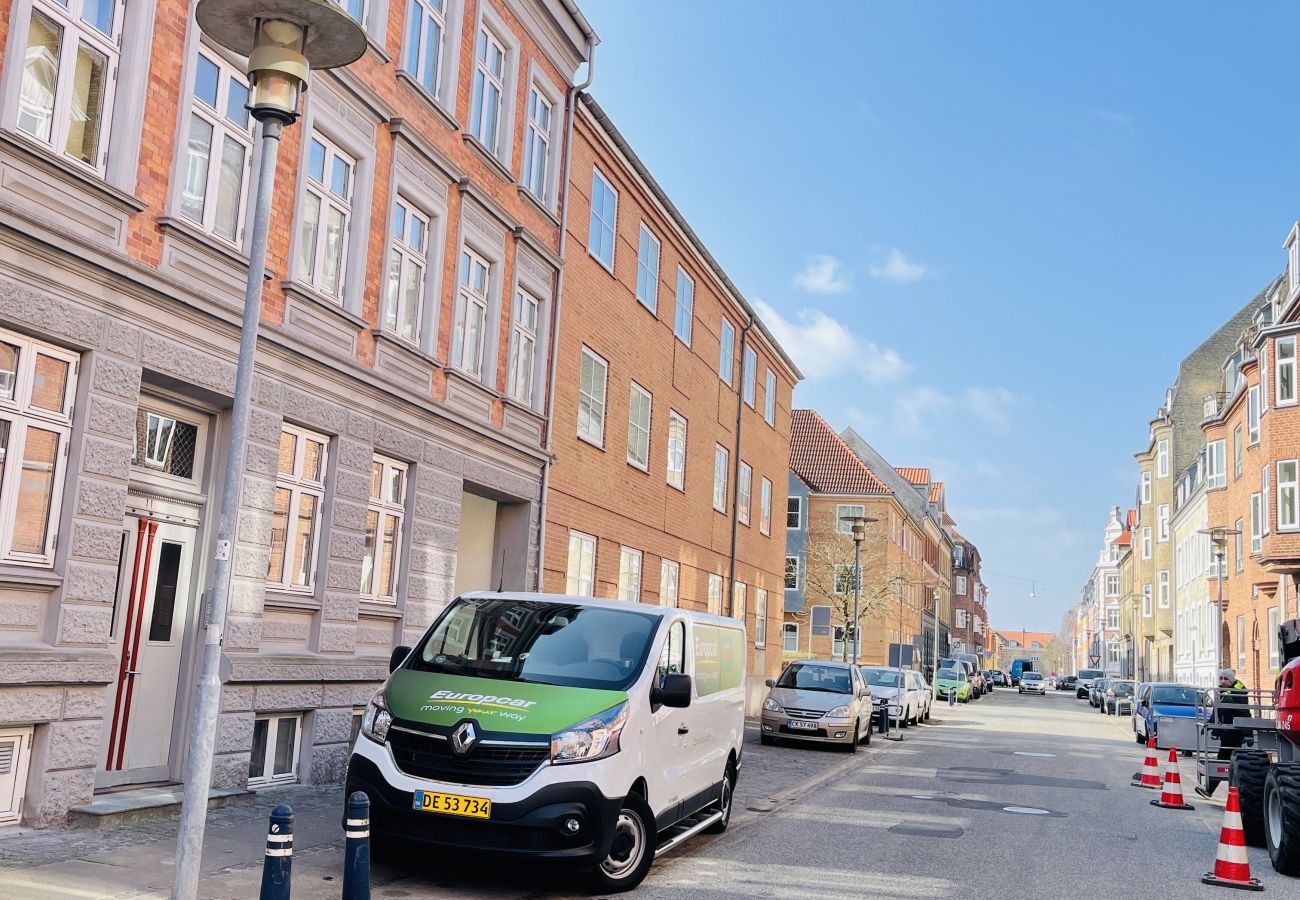 Apartment in Aalborg - aday - Apartment with Balcony and barbecue