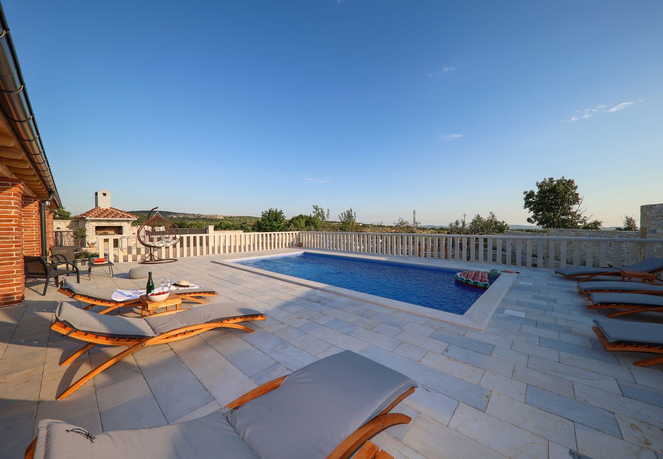 House in Lisicic - Poolincluded - Villa Hilltop Heaven