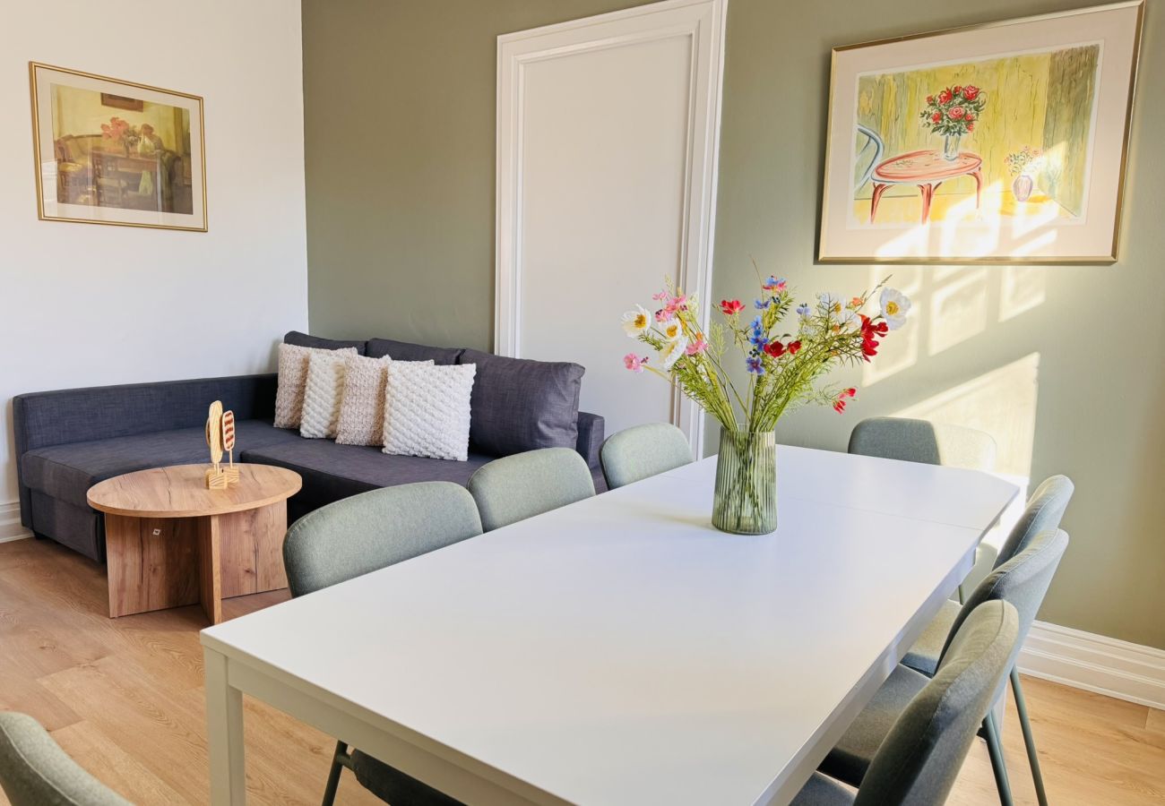 Apartment in Aalborg - aday - Aalborg Mansion - 3 Bedrooms Apartment